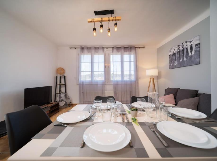 Appartement Tout Equipe Traversant 6 A 8 Couchages Marseille Bagian luar foto
