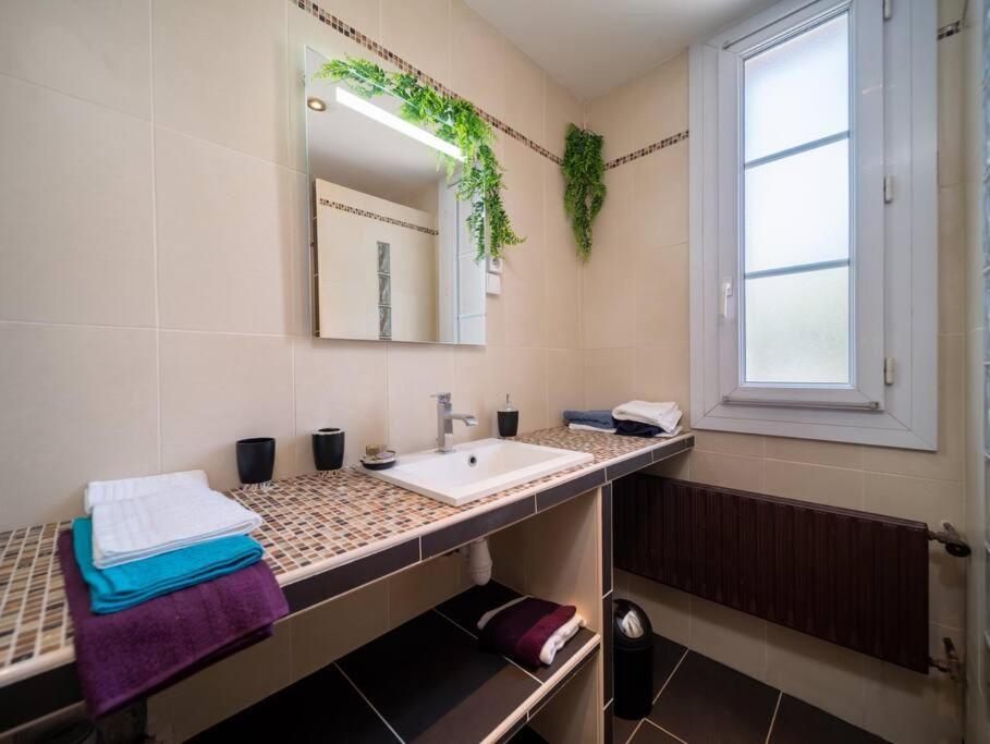 Appartement Tout Equipe Traversant 6 A 8 Couchages Marseille Bagian luar foto