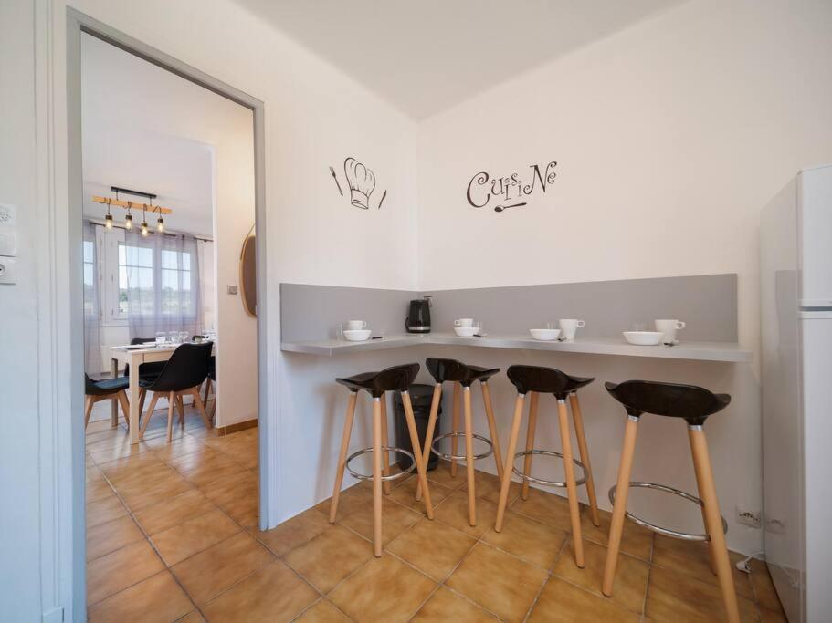 Appartement Tout Equipe Traversant 6 A 8 Couchages Marseille Bagian luar foto